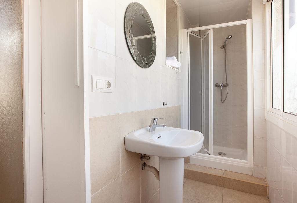 Barnapartments Basic Gracia Βαρκελώνη Εξωτερικό φωτογραφία