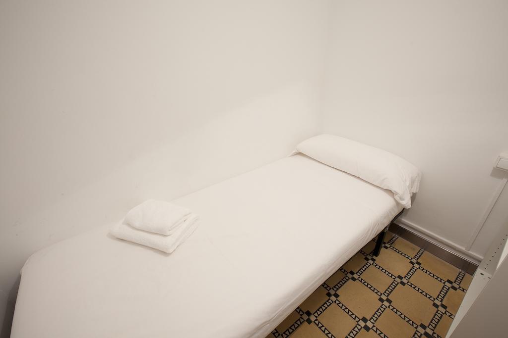 Barnapartments Basic Gracia Βαρκελώνη Δωμάτιο φωτογραφία