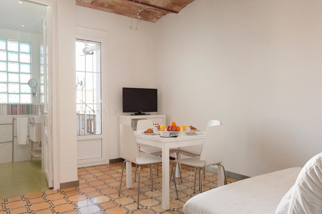 Barnapartments Basic Gracia Βαρκελώνη Εξωτερικό φωτογραφία