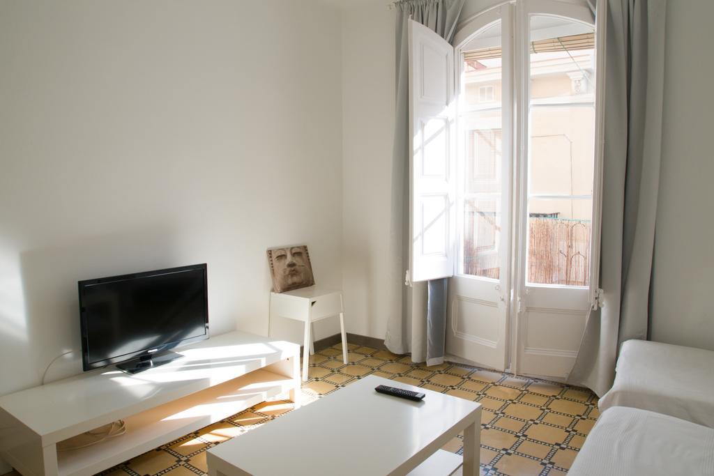 Barnapartments Basic Gracia Βαρκελώνη Εξωτερικό φωτογραφία