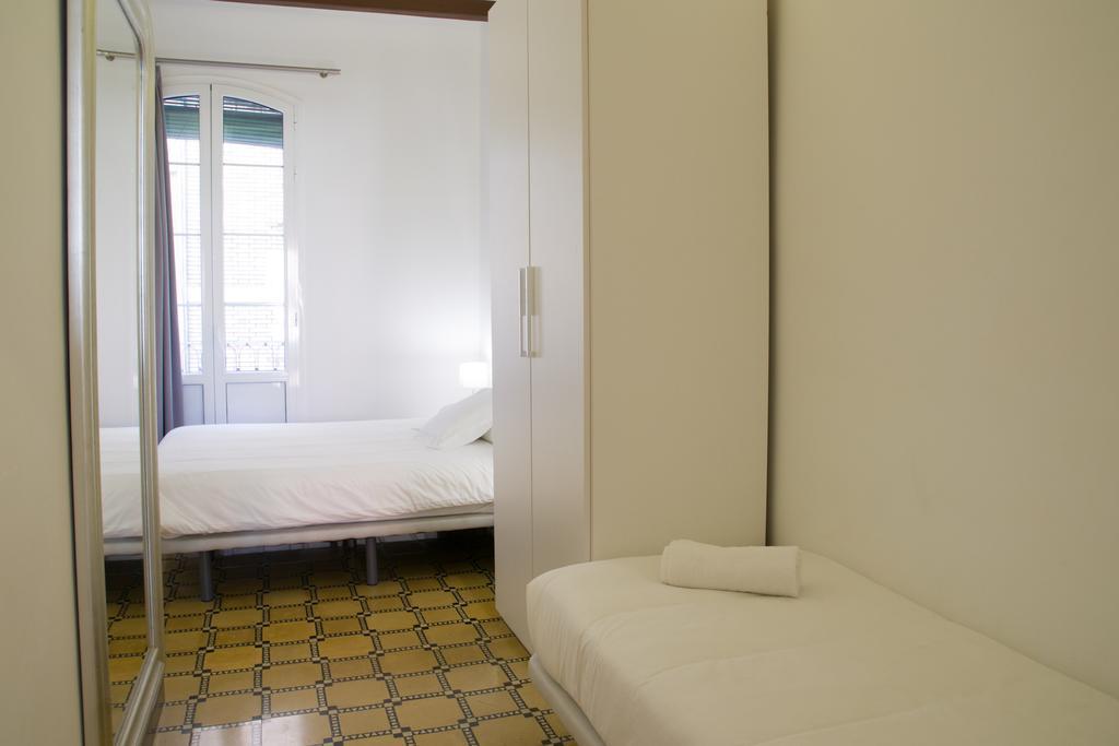 Barnapartments Basic Gracia Βαρκελώνη Εξωτερικό φωτογραφία